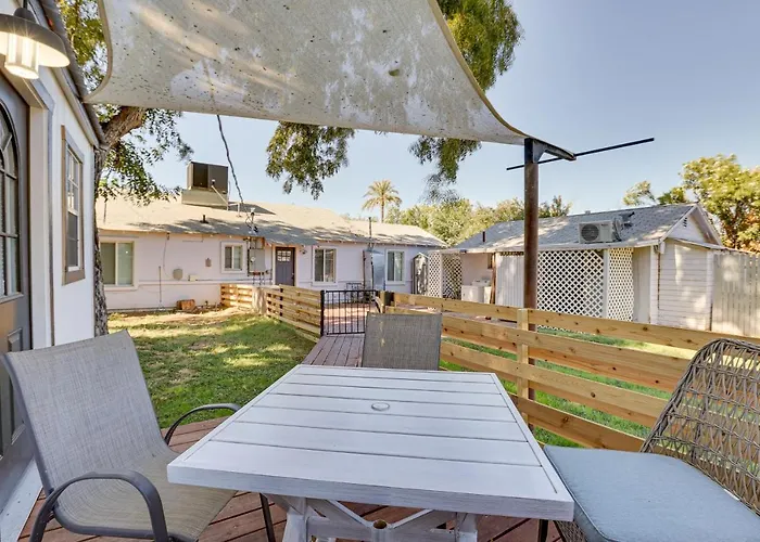 Couples Retreat! Tiny 5 Mi To Dtwn Apartment Phoenix