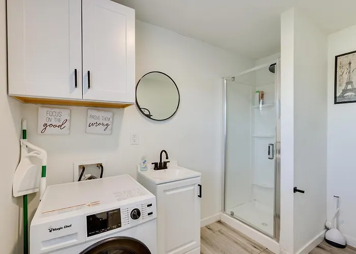 Couples Retreat! Tiny 5 Mi To Dtwn Apartment